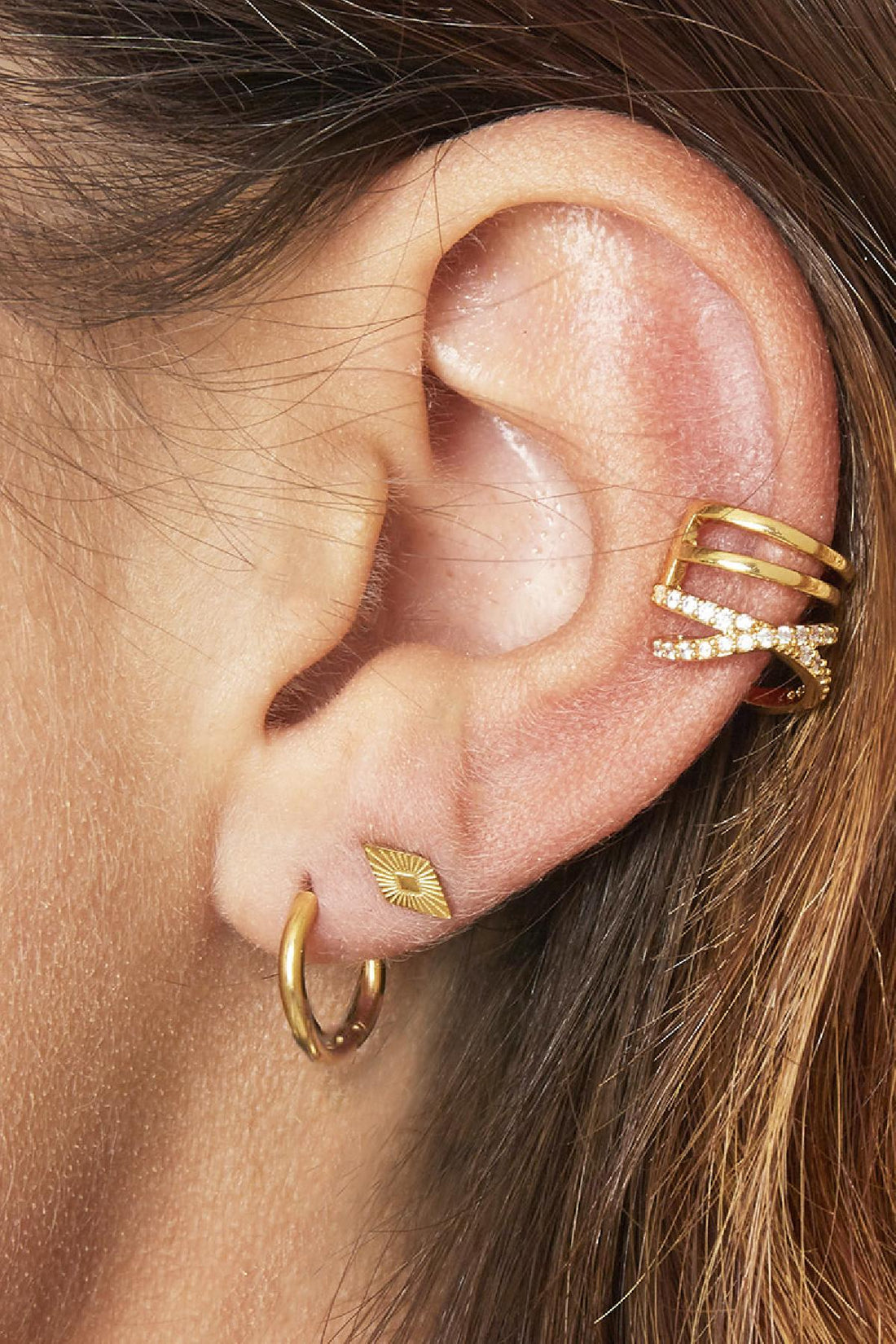 SIDABRO SPALVOS EAR CUFF’AS