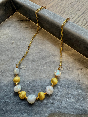 Sidabrinis paauksuotas vėrinys su perlais