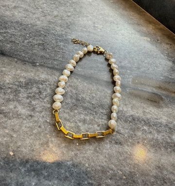 Sidabrinė paauksuota apyrankė su perlais