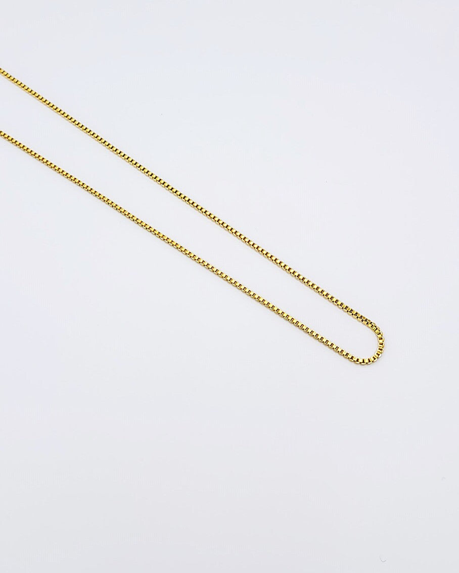 Minimalistinė kvadratinio pynimo grandinėlė
