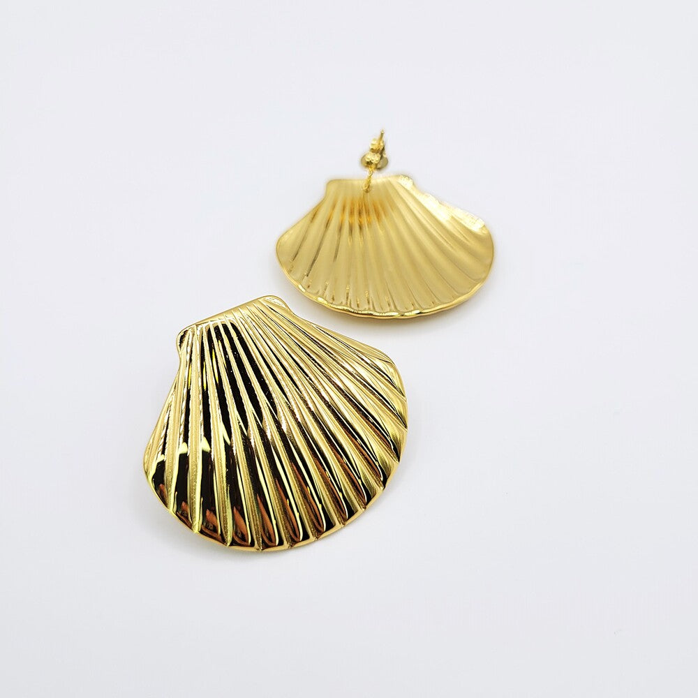 Aukso spalvos auskarai kriauklės