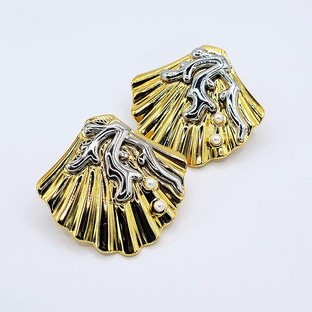 Aukso spalvos kriauklės formos auskarai su sidabriniu koralu