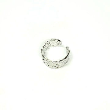 Sidabro spalvos faktūrinio paviršiaus žiedas