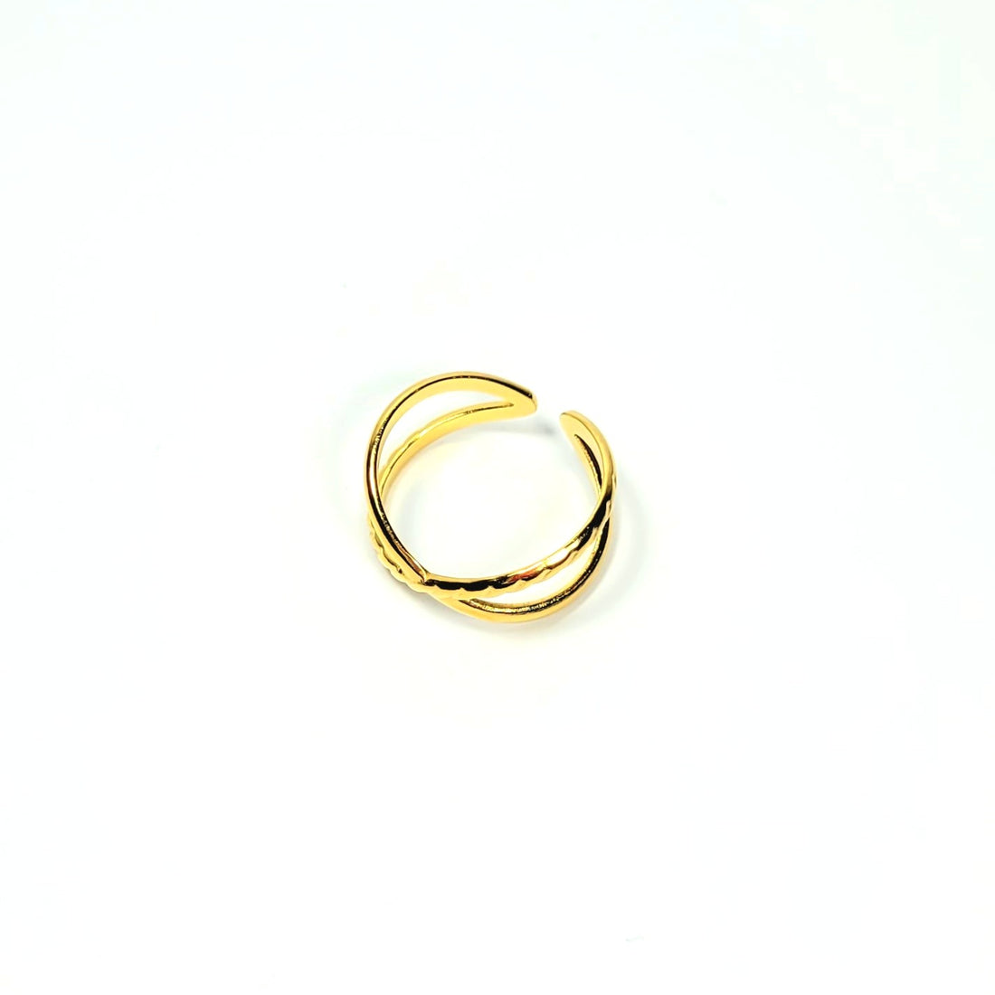 Aukso spalvos persipynusių linijų žiedas