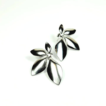 Sidabro spalvos lapelių formos auskarai