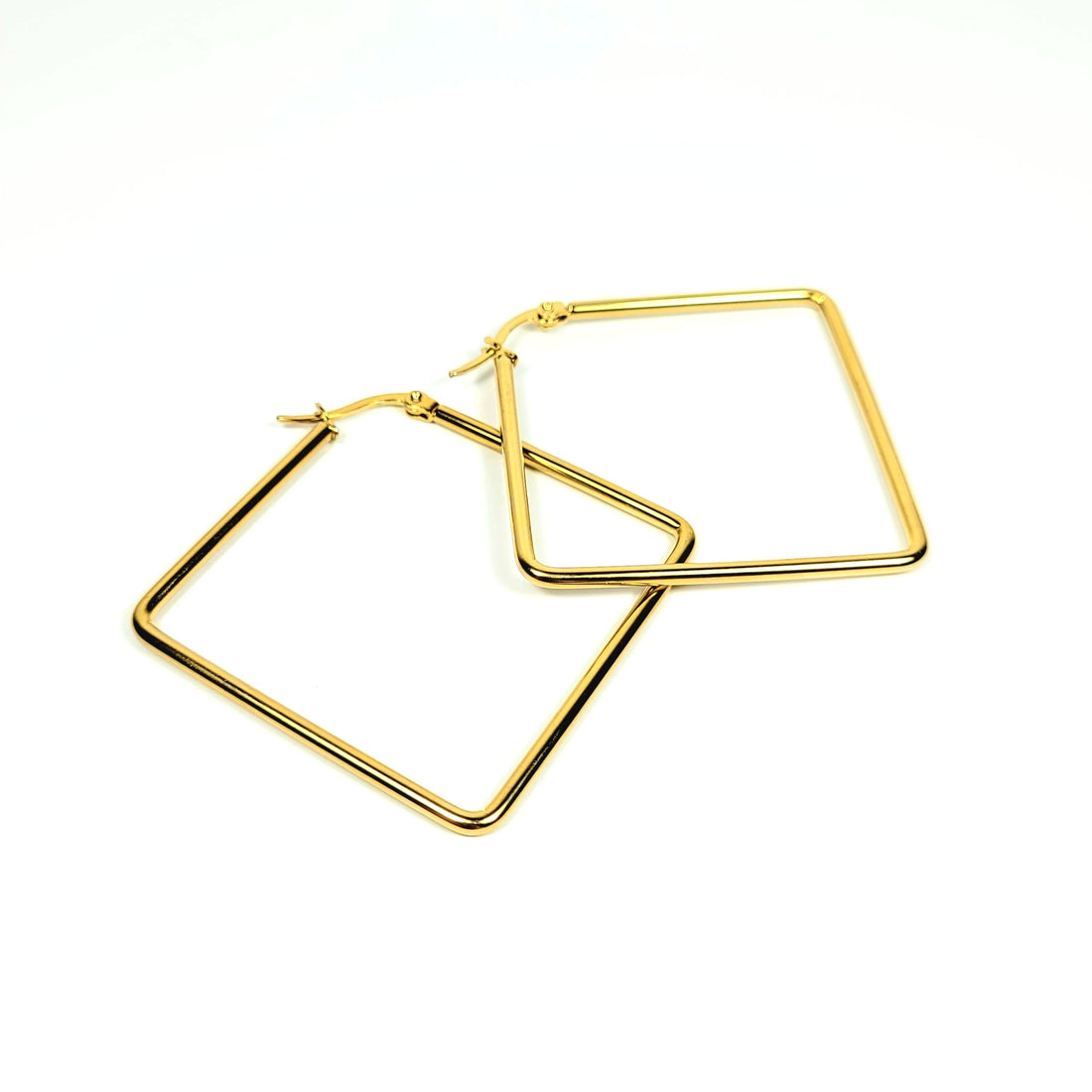 Aukso spalvos kvadratinės formos auskarai