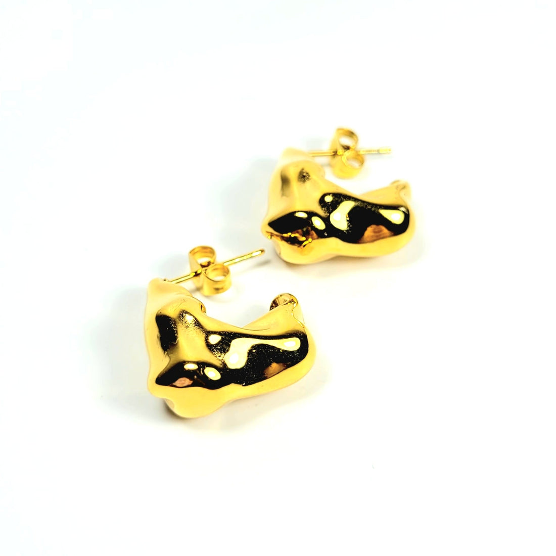 Aukso spalvos masyvūs bangos formos auskarai