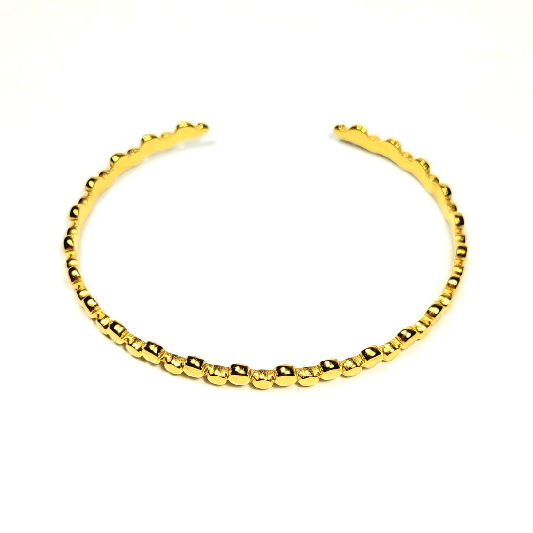 Aukso spalvos atviro modelio apyrankė su faktūriniais segmentais