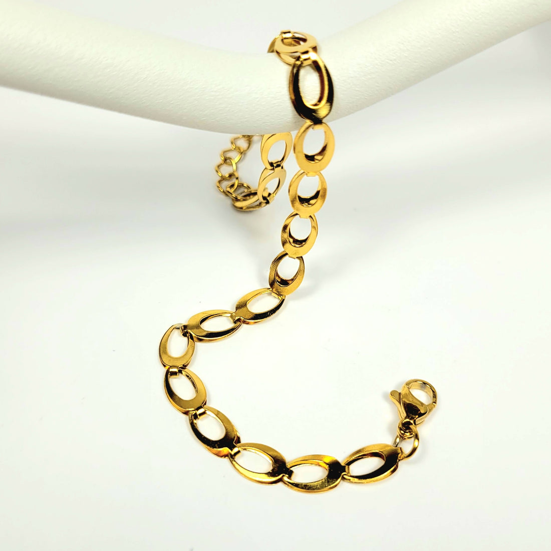 Aukso spalvos klasikinė grandinėlės stiliaus apyrankė