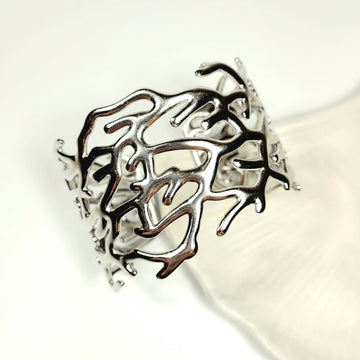 Sidabro spalvos standi šakų motyvo apyrankė