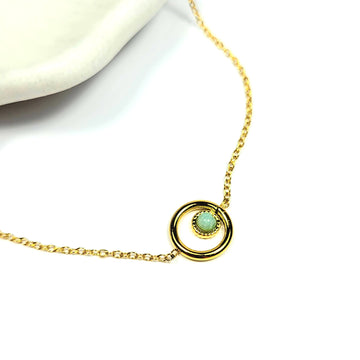 Subtili aukso spalvos apyrankė su turkio akmenėliu