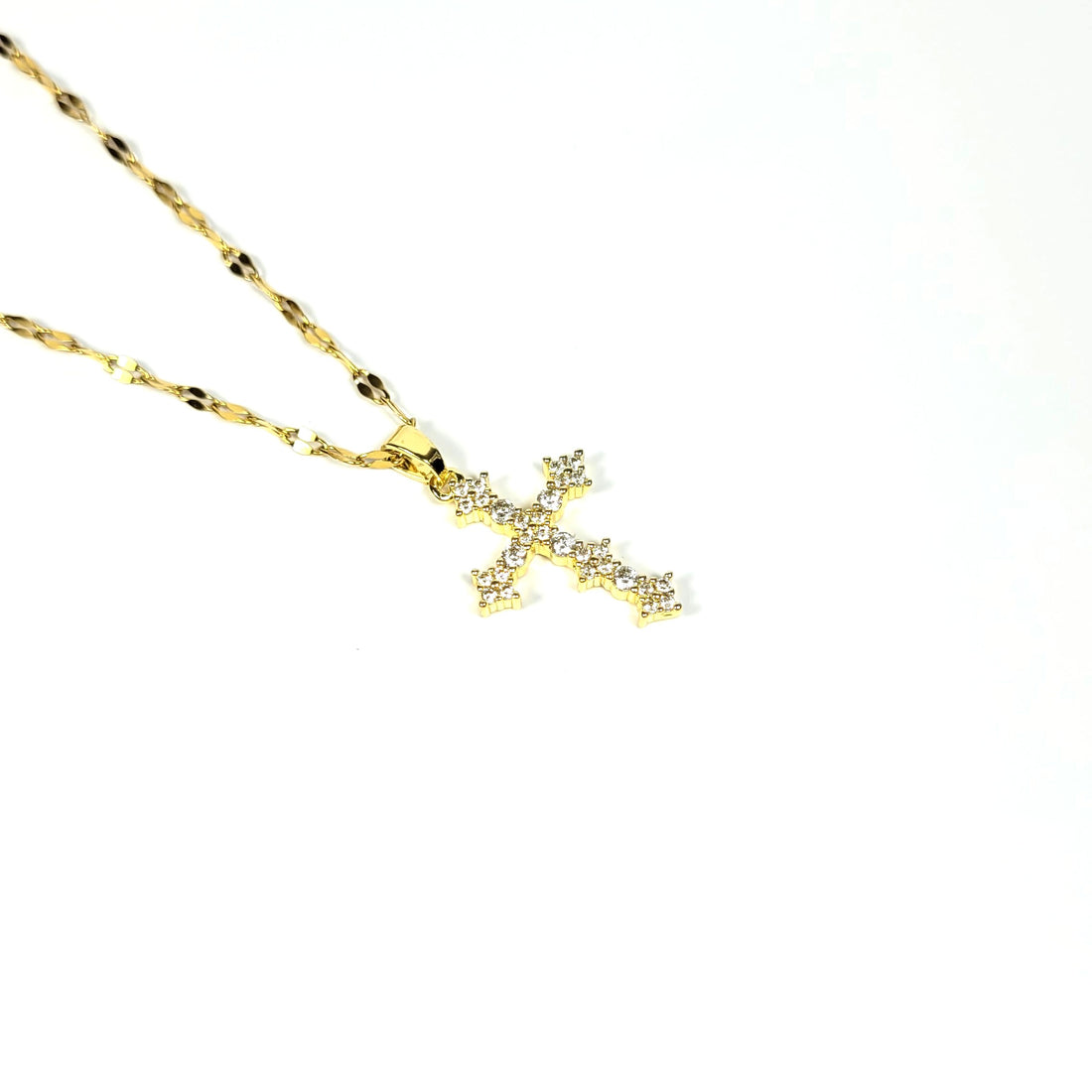 Grandinėlė su kryžiaus formos pakabuku su cirkoniais