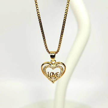 Grandinėlė su širdelės pakabuku „LOVE“ ir cirkoniais