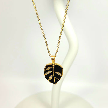 Grandinėlė su lapo formos pakabuku ir cirkoniais