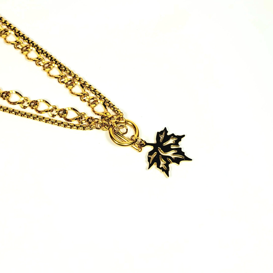 Dviguba  grandinėlė su klevo lapo pakabuku