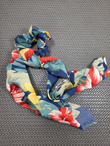 Plaukų gumytė su ilga skarele, „Pin-up“ stiliaus