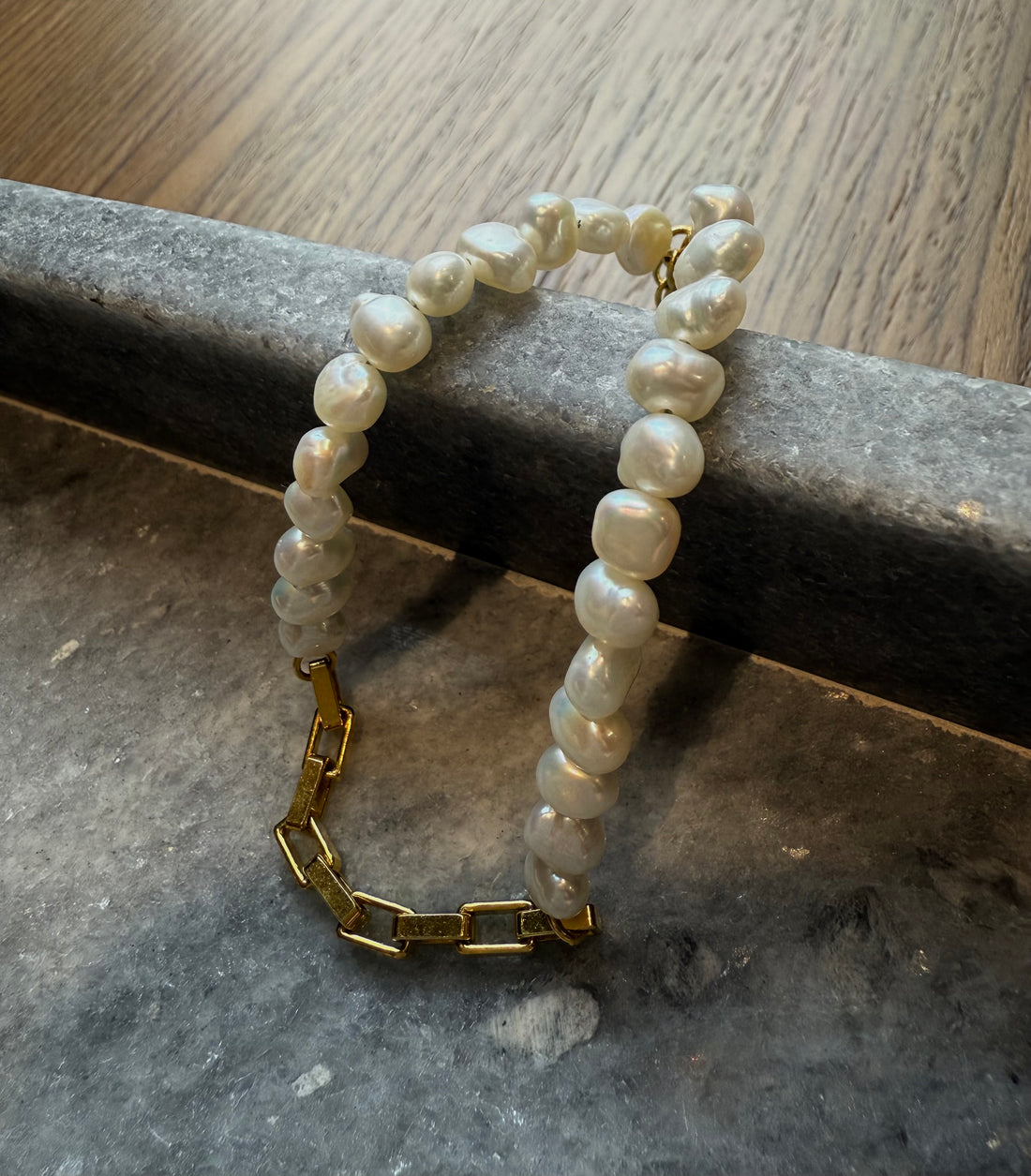 Sidabrinė paauksuota apyrankė su perlais