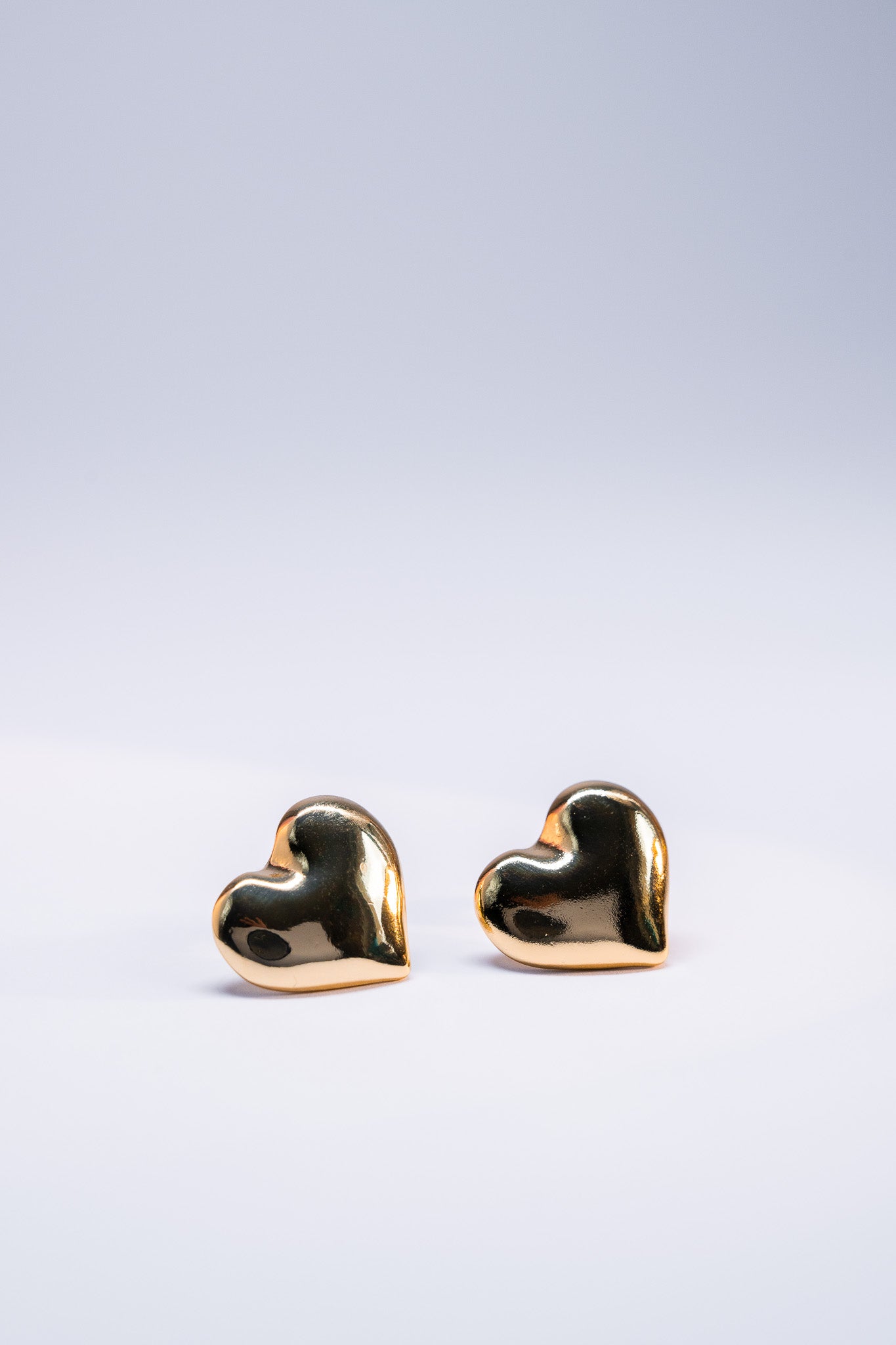 AUKSO SPALVOS AUSKARAI ŠIRDELĖS