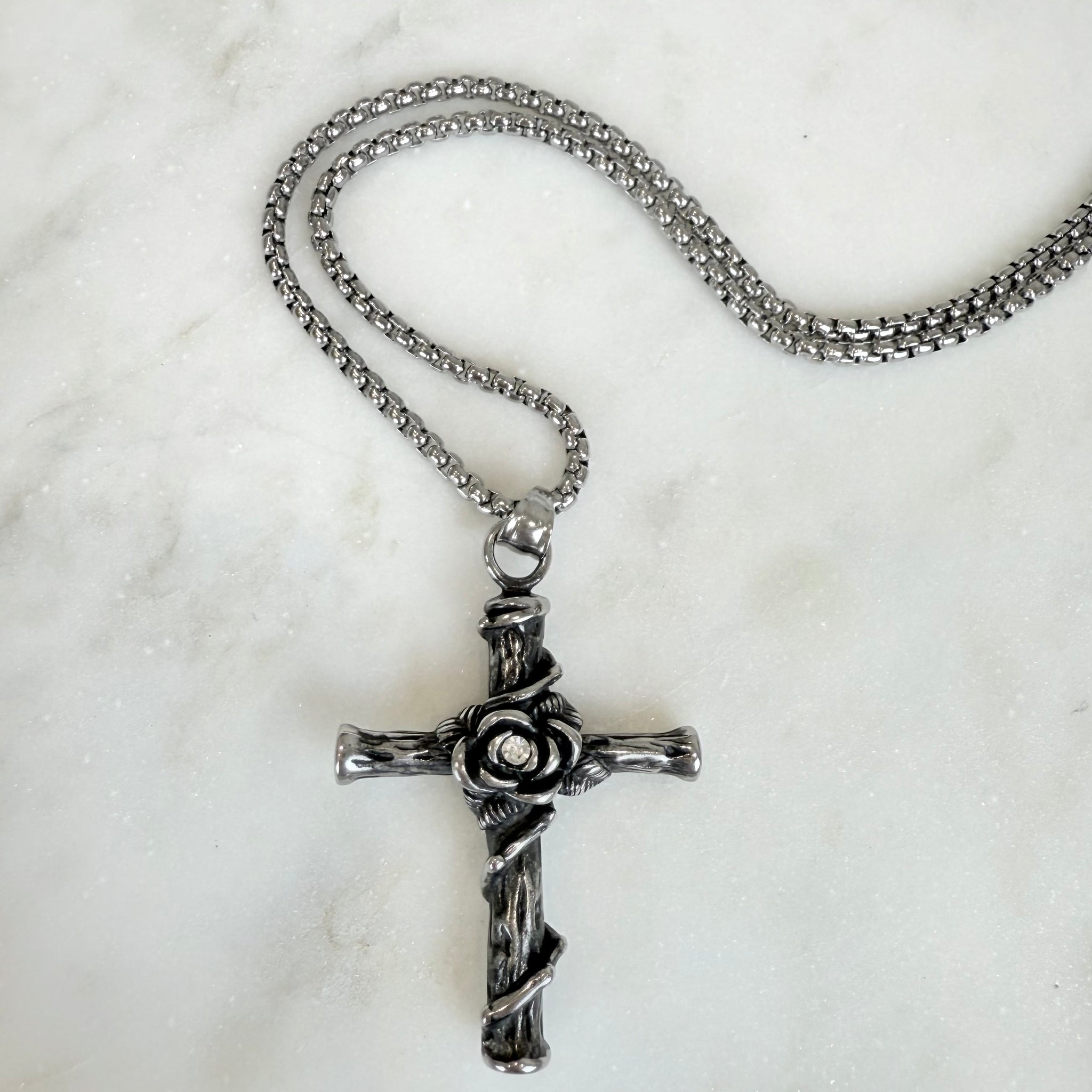 Grandinėlė su kryžiumi