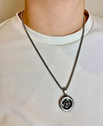 Grandinėlė su rato formos pakabuku