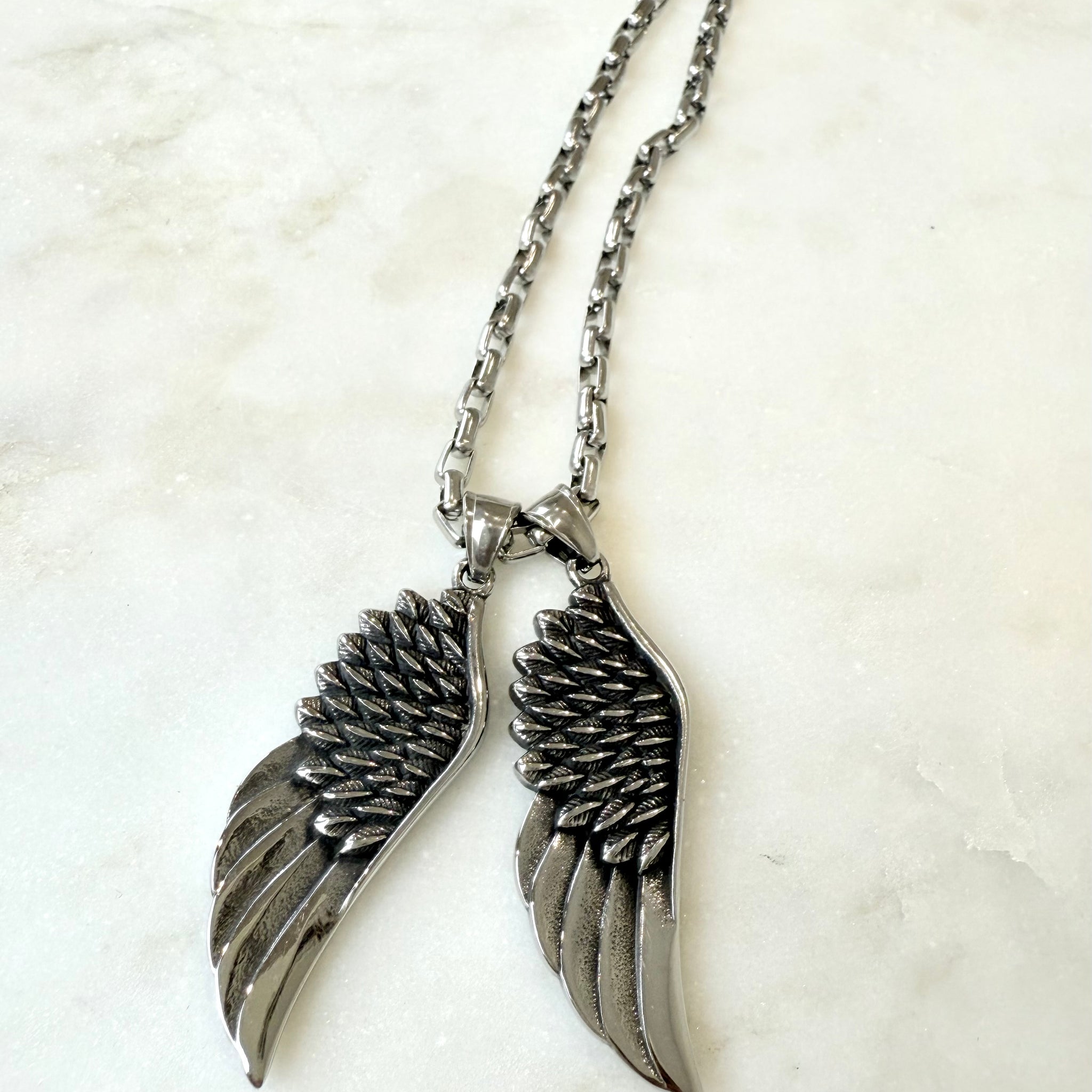 Grandinėlė su 2 plunksnomis