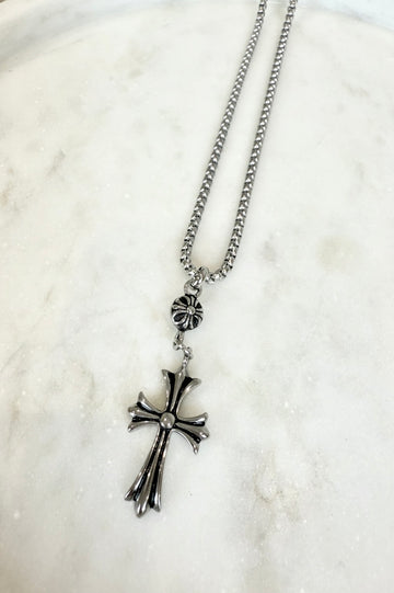 Grandinėlė su stilizuota kryželiu