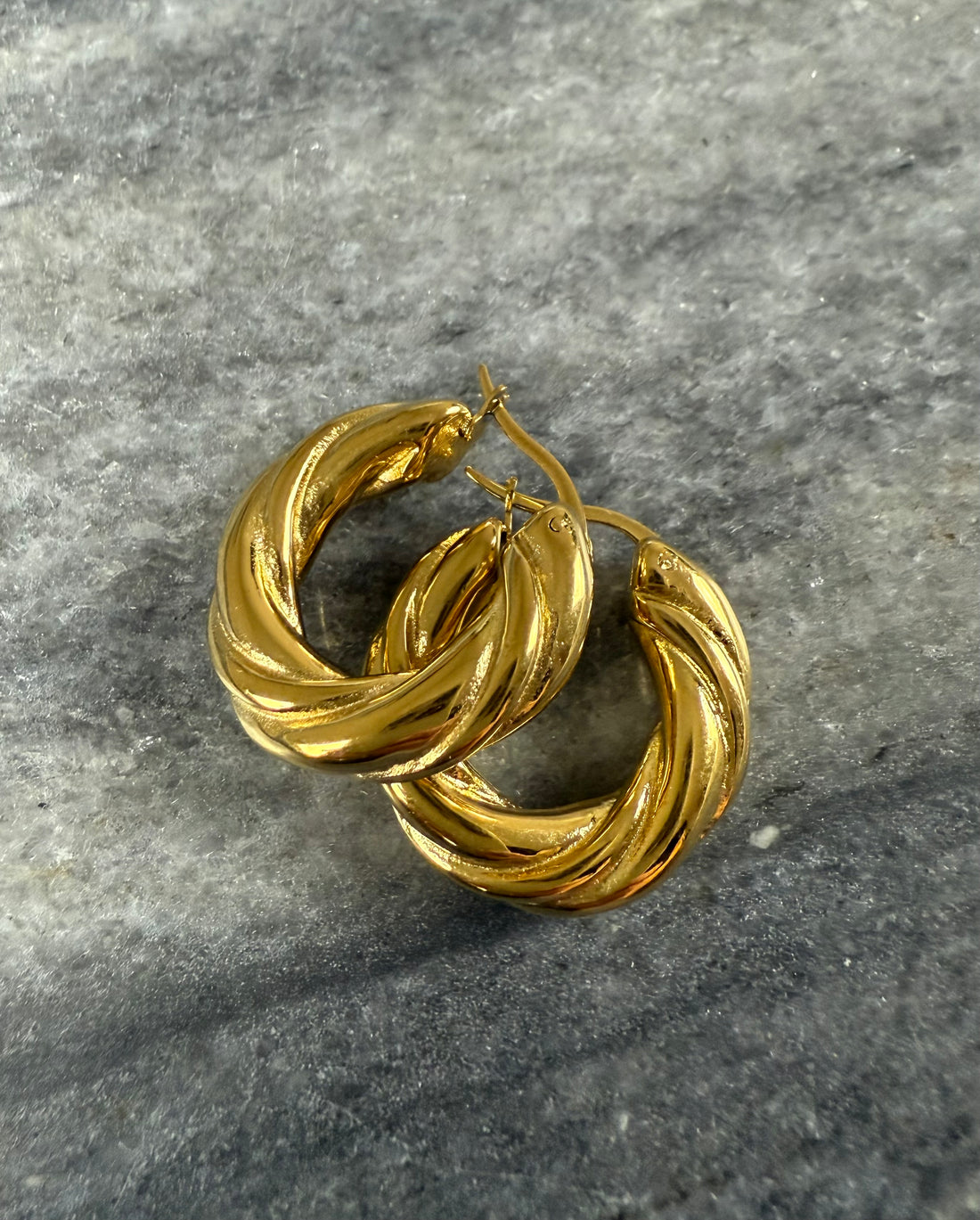 Auskarai - suktos pynės