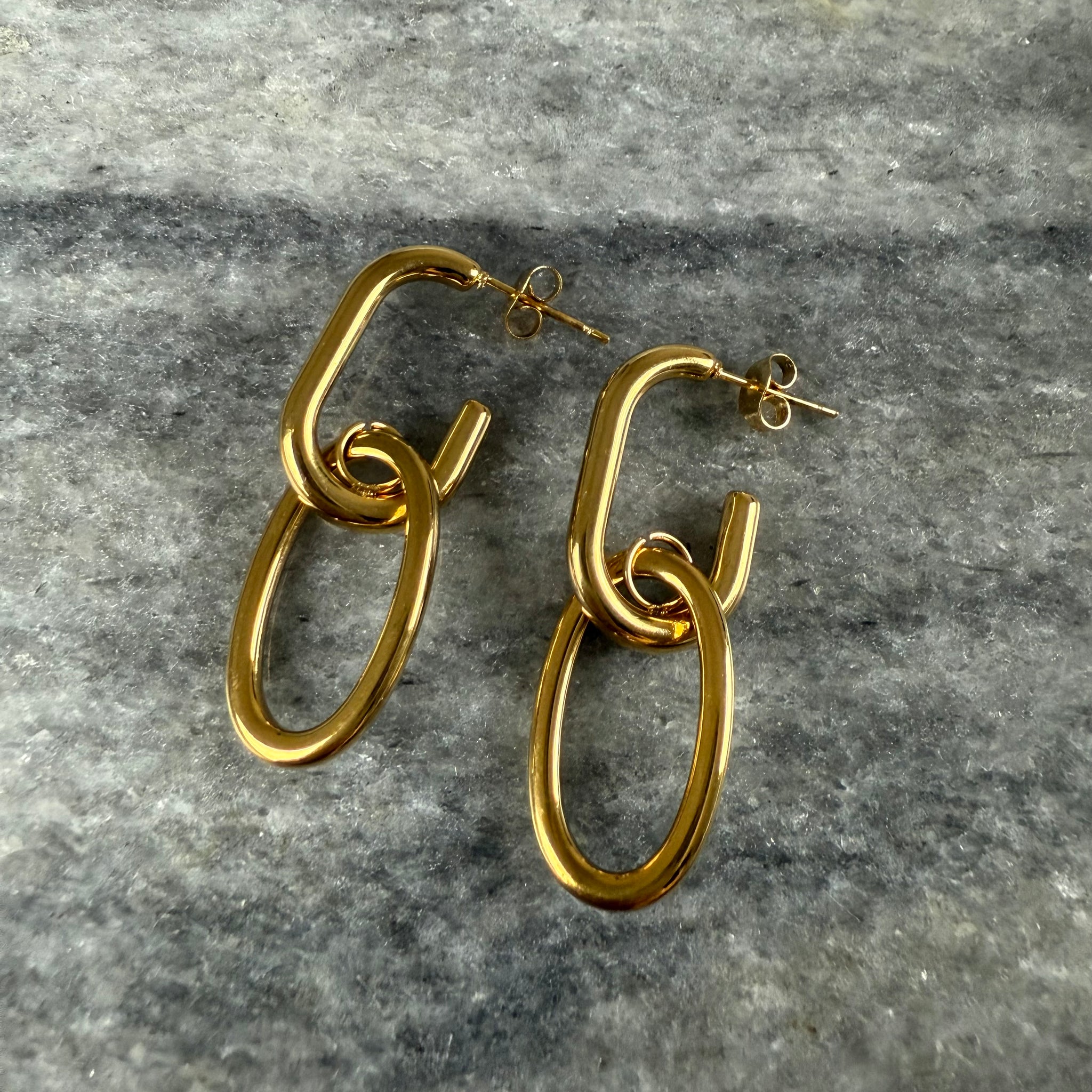 Auskarai iš dviejų kilpučių