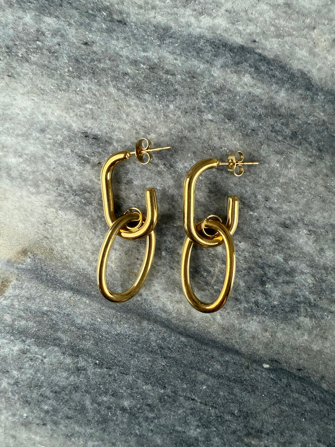 Auskarai iš dviejų kilpučių