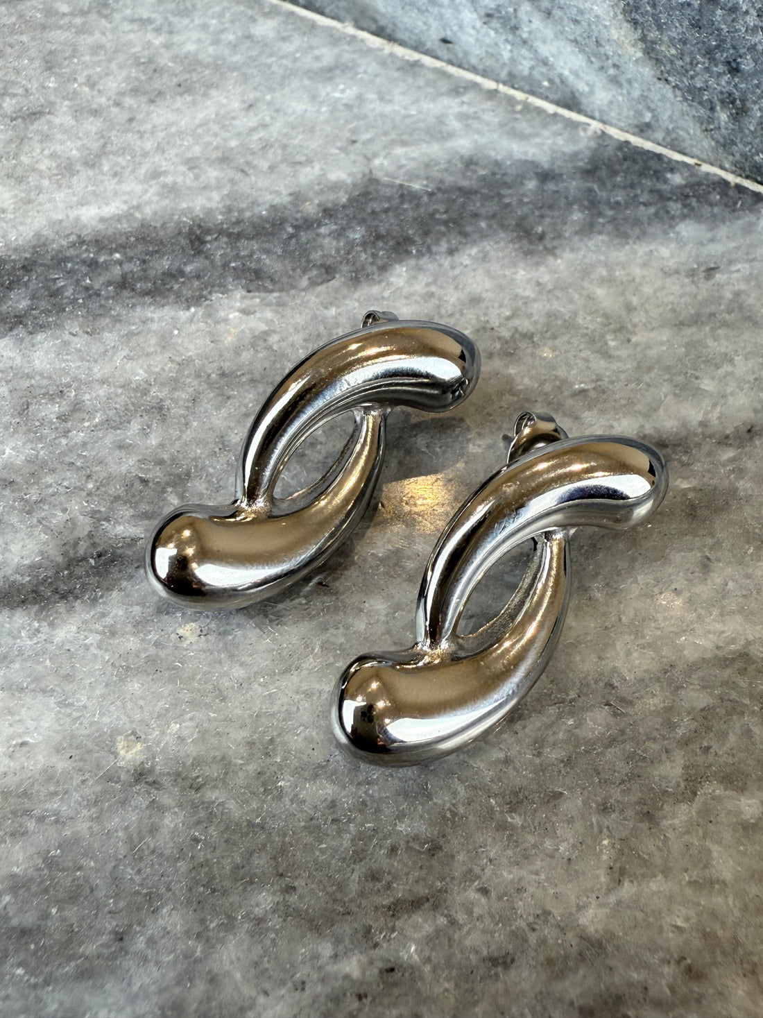 Auskarai - elegantiškos bangelės