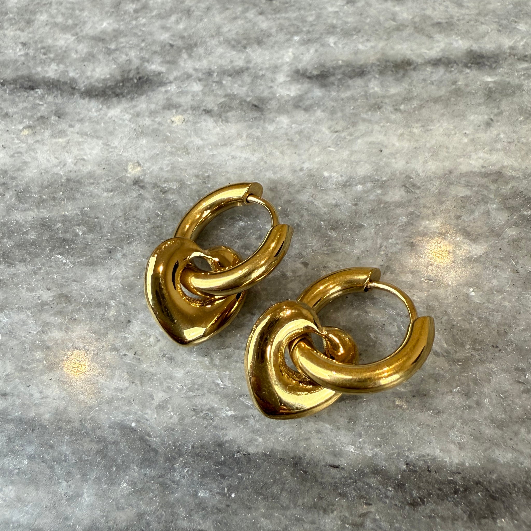 Auskarai su mini širdele