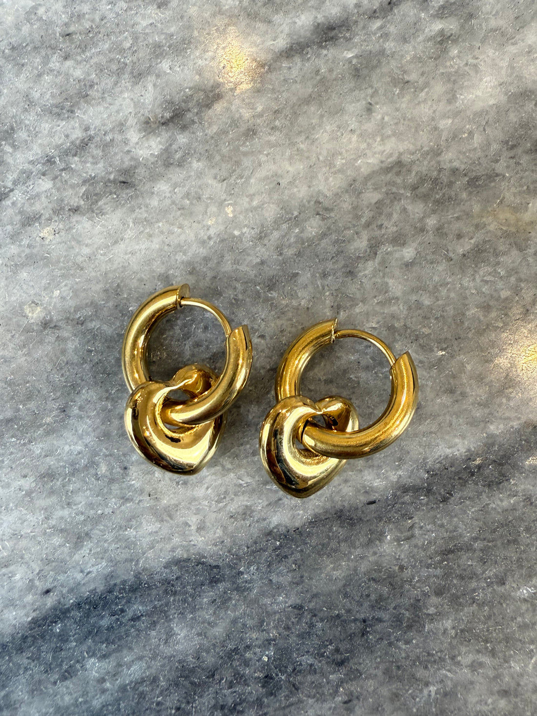 Auskarai su mini širdele