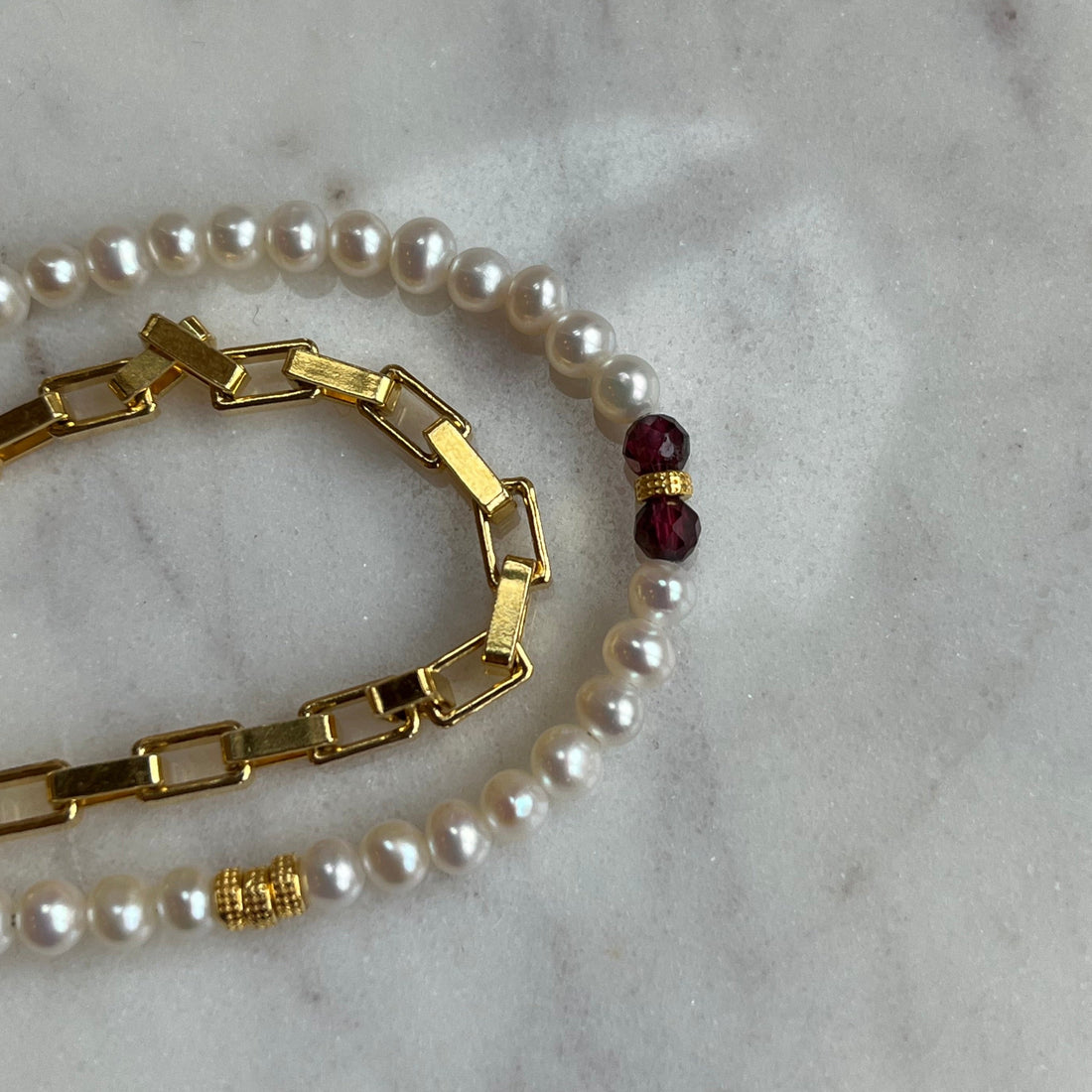 Apyrankė - grandinėlė ir perlai