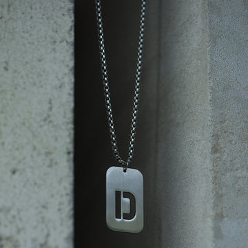 Sidabro spalvos pakabukas D raidė su grandinėle, 70 cm