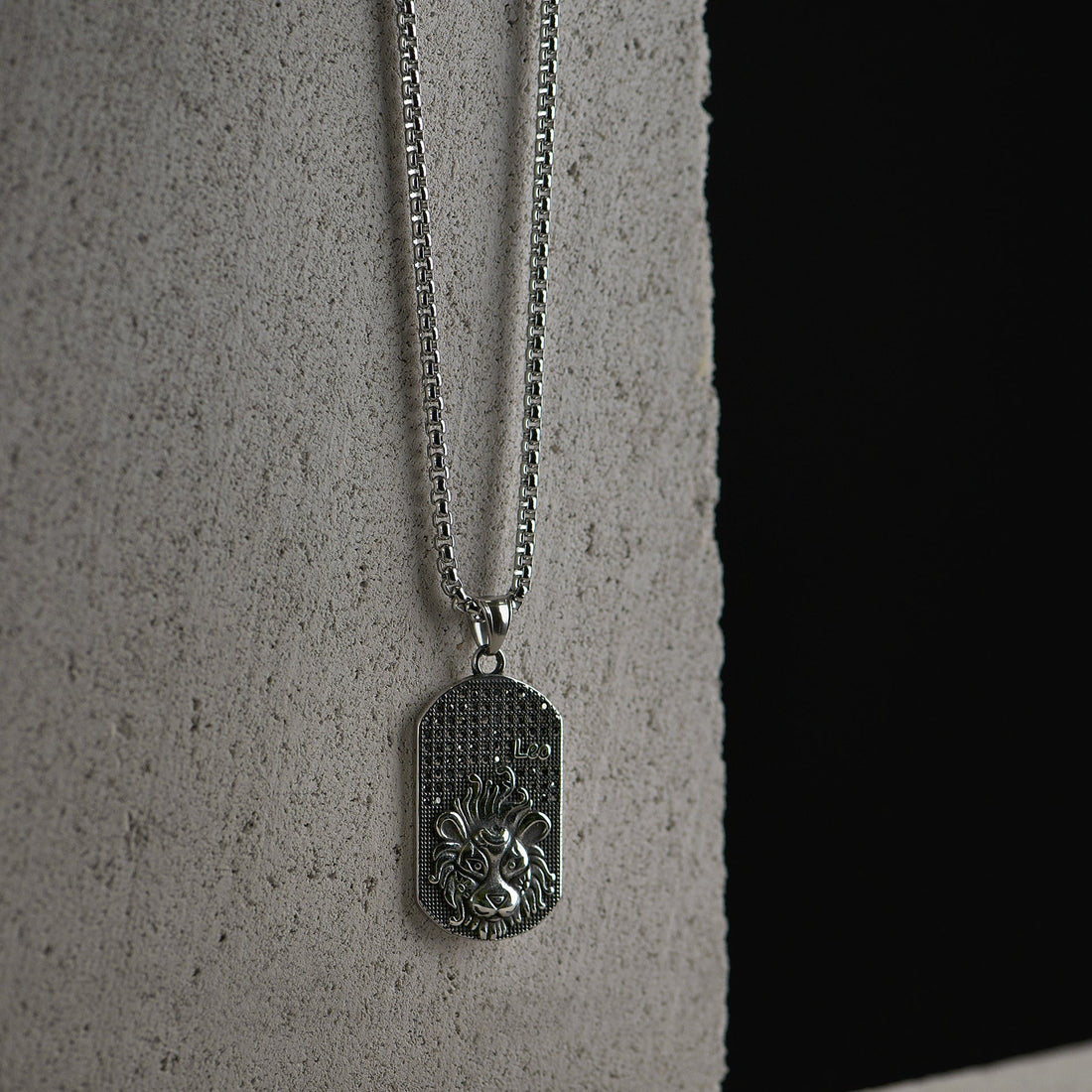 Sidabro spalvos 70cm kaklo papuošalas su liūto zodiaku