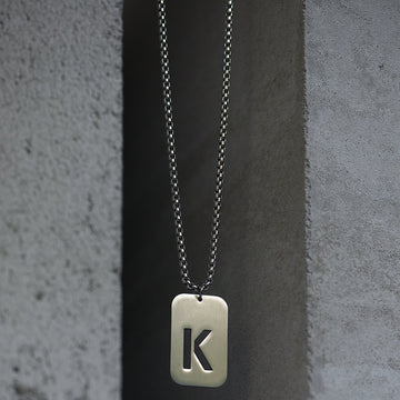 Sidabro spalvos pakabukas K raidė su grandinėle, 70 cm