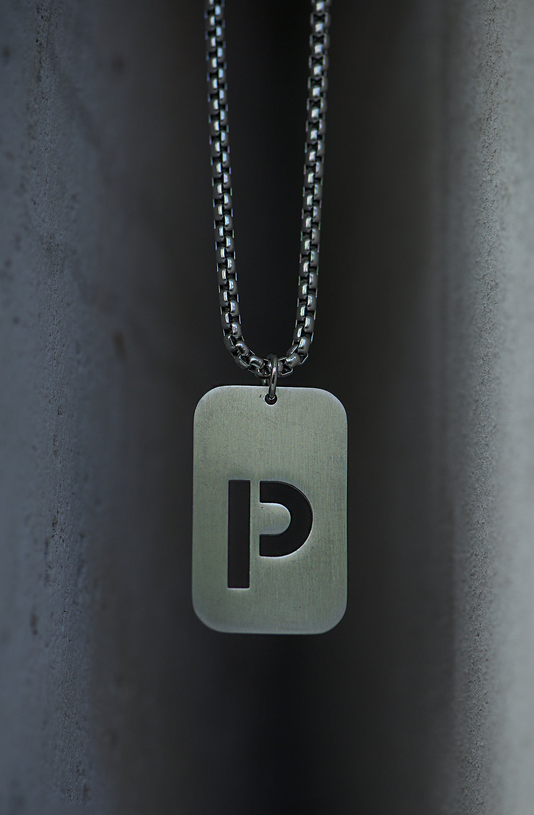 Sidabro spalvos pakabukas P raidė su grandinėle, 70 cm