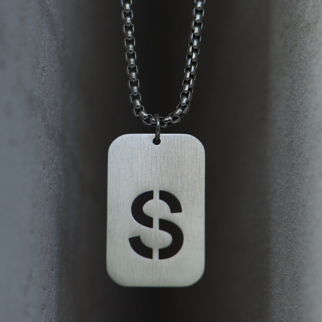 Sidabro spalvos pakabukas S raidė su grandinėle, 70 cm